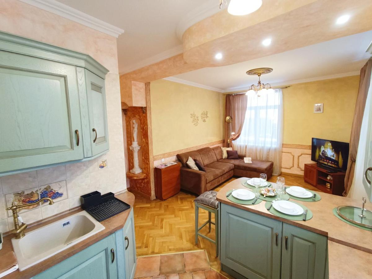 ריגה Old Town Retreat With Stunning Views 2 Bedroom Apartment Nearby The Church Of Saint Peter מראה חיצוני תמונה